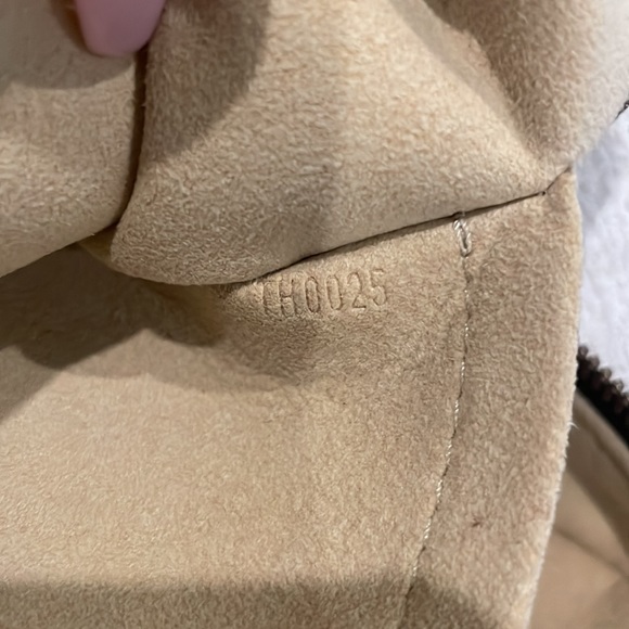 Louis Vuitton Manhattan PM - Picture 15 of 16